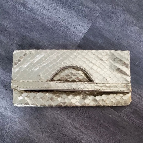 NEW Gold Metallic Detailed Fold Over Clutch - Picture 4 of 5